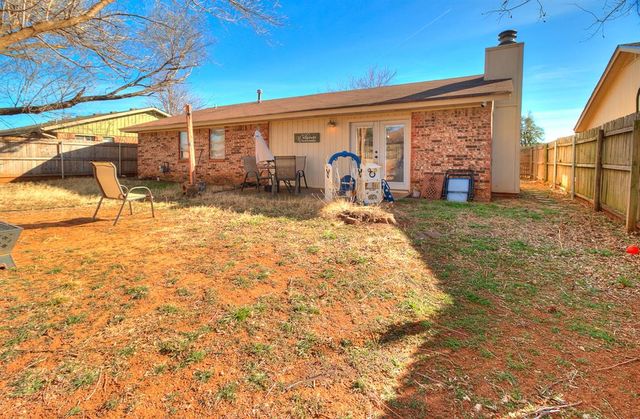 10305 Hollyhead Way, Yukon, OK 73099
