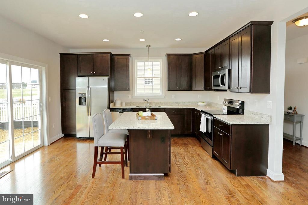 Image 10 of property listing at 3116 ALFALFA CIR, La Plata, MD 20646