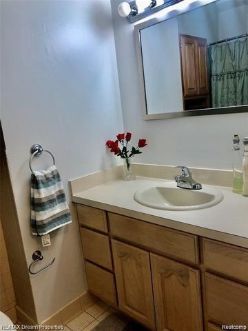 14917 Fairway Street, Livonia, MI 48154
