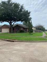 1402 Township Court, Rosenberg, TX 77471