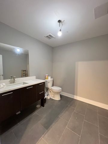 4244 N Elston Avenue, Chicago, IL 60618
