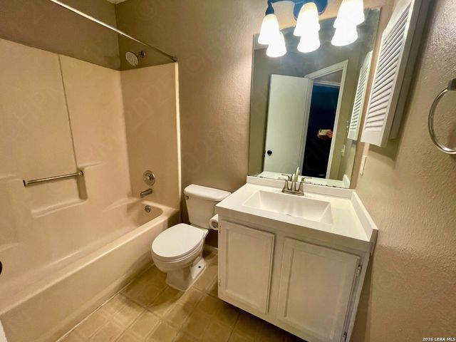 9827 Ardash Ln, San Antonio, TX 78250