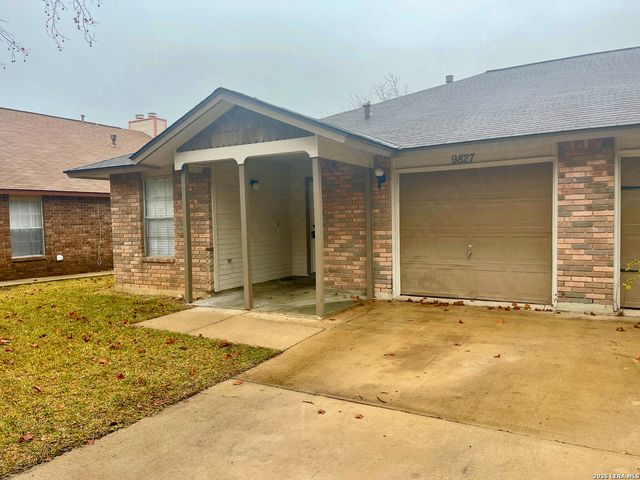 9827 Ardash Ln, San Antonio, TX 78250