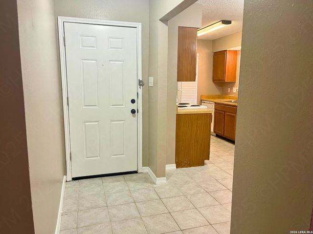 9827 Ardash Ln, San Antonio, TX 78250