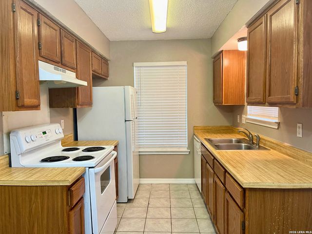 9827 Ardash Ln, San Antonio, TX 78250