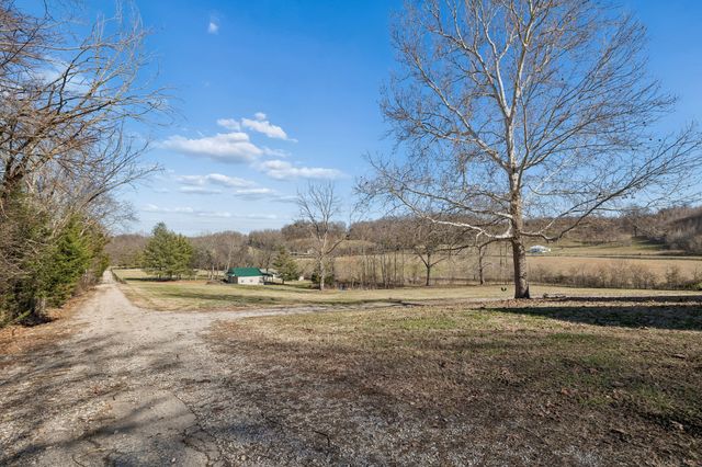 1909 Evergreen Rd, Thompsons Station, TN 37179