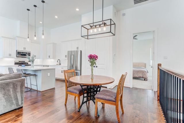 107 W Whitney Street E, Houston, TX 77018