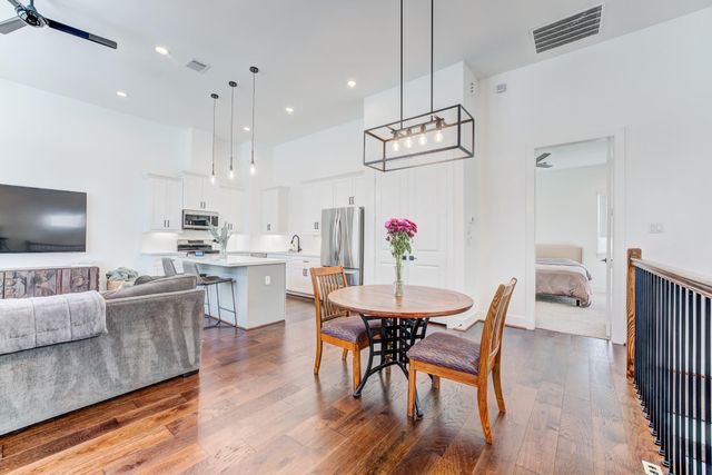 107 W Whitney Street E, Houston, TX 77018