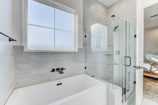 107 W Whitney Street E, Houston, TX 77018