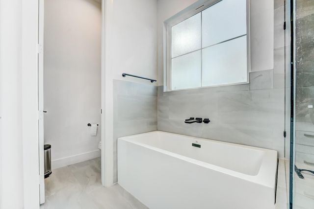 107 W Whitney Street E, Houston, TX 77018