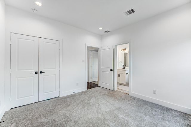 107 W Whitney Street E, Houston, TX 77018