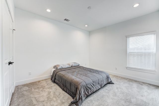 107 W Whitney Street E, Houston, TX 77018