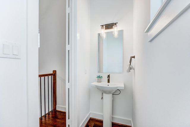 107 W Whitney Street E, Houston, TX 77018