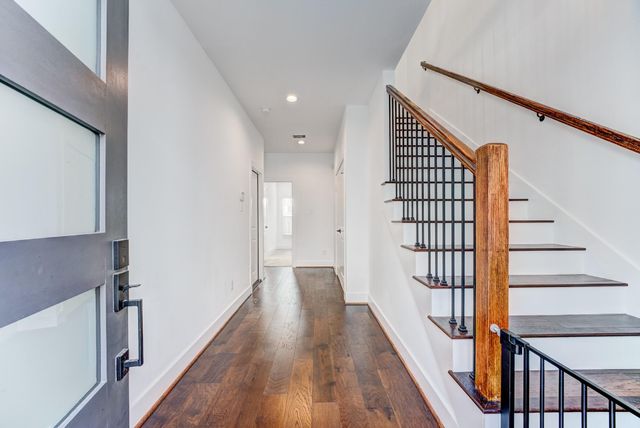 107 W Whitney Street E, Houston, TX 77018