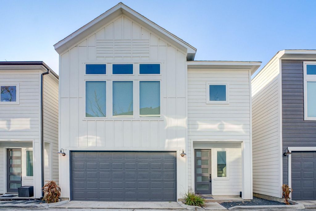 107 W Whitney Street E, Houston, TX 77018