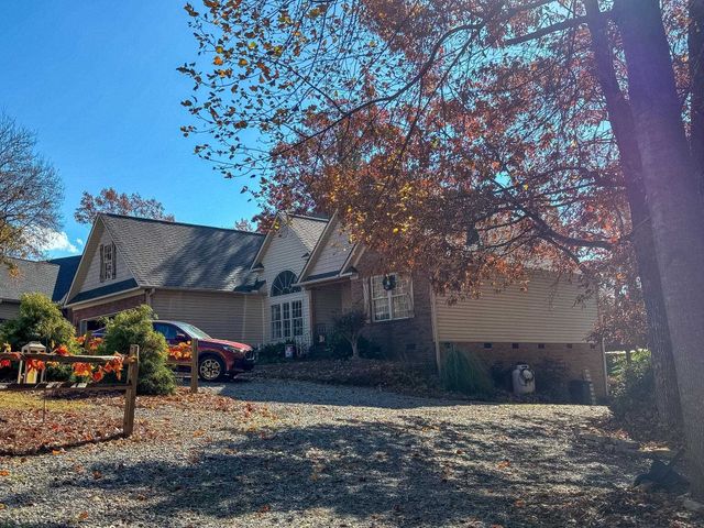 630 Claystone Drive, Inman, SC 29349