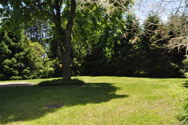 32 Fuller Lane, Hyde Park, NY 12538