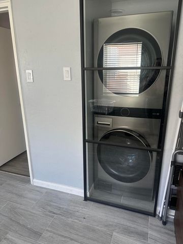 500 VALVERDE Drive SE, Albuquerque, NM 87108