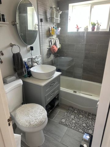 500 VALVERDE Drive SE, Albuquerque, NM 87108