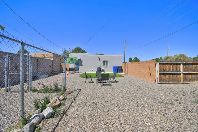 500 VALVERDE Drive SE, Albuquerque, NM 87108