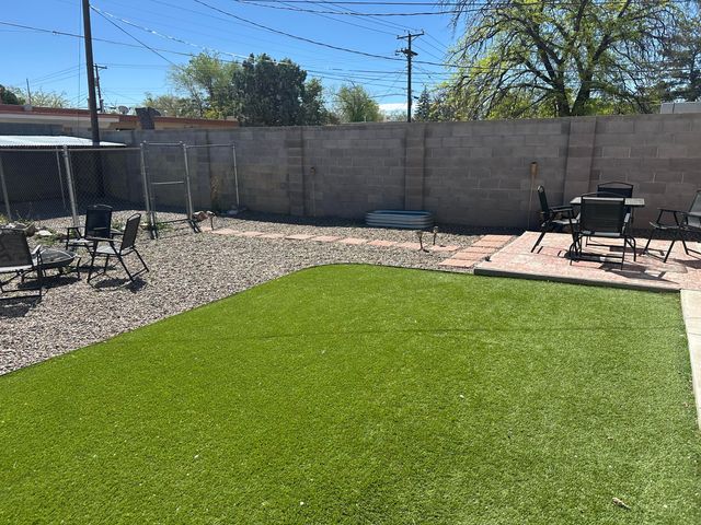 500 VALVERDE Drive SE, Albuquerque, NM 87108
