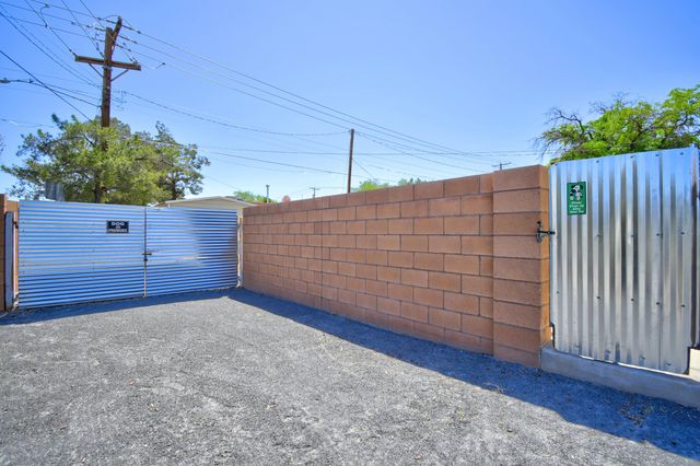 500 VALVERDE Drive SE, Albuquerque, NM 87108