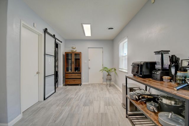 500 VALVERDE Drive SE, Albuquerque, NM 87108