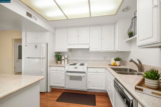 1832 Golden Rain 6, Walnut Creek, CA 94595