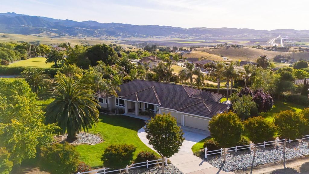 303 Taryn Court, Hollister, CA 95023