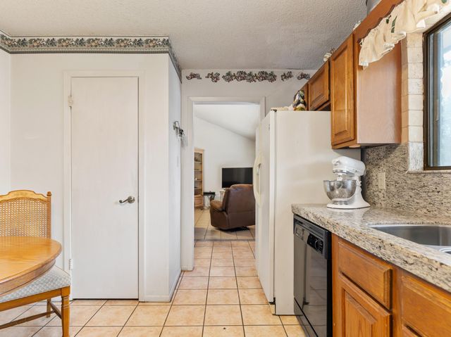 4 Abalone Street, Bay City, TX 77414