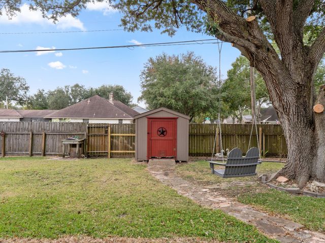 4 Abalone Street, Bay City, TX 77414