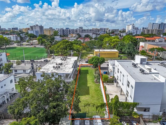 718 SW 4th St, Miami, FL 33130
