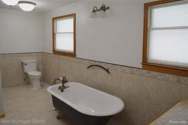 1804 Baldwin Court, Trenton, MI 48183