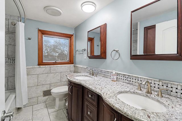 1804 Baldwin Court, Trenton, MI 48183