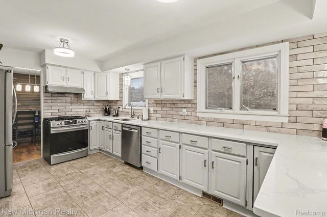 1804 Baldwin Court, Trenton, MI 48183