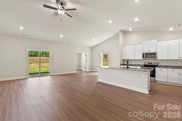 8121 Cravat Court, Charlotte, NC 28215