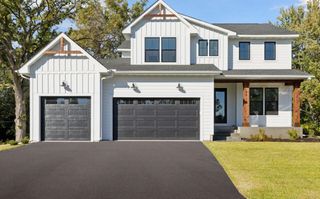 2415 Laurie Court W, Roseville, MN 55113