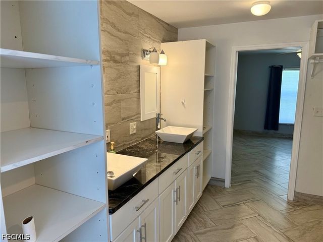 2204 Nelson RD N, Cape Coral, FL 33993