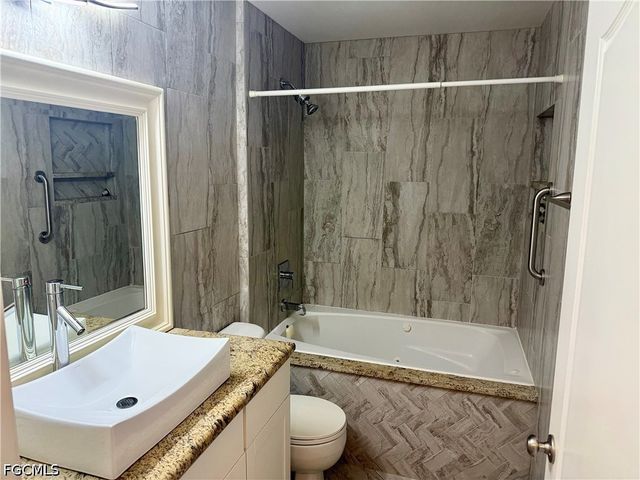 2204 Nelson RD N, Cape Coral, FL 33993