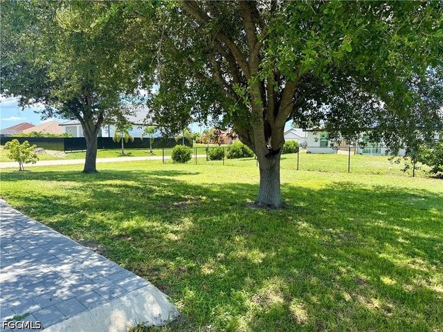2204 Nelson RD N, Cape Coral, FL 33993