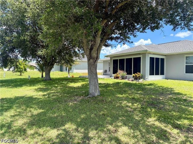 2204 Nelson RD N, Cape Coral, FL 33993