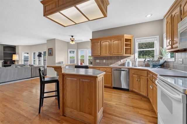 420 Shannon Avenue, Smithville, MO 64089