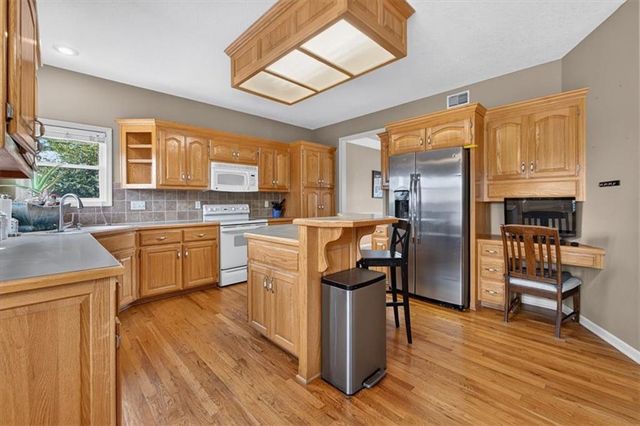 420 Shannon Avenue, Smithville, MO 64089
