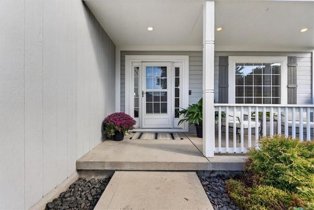 420 Shannon Avenue, Smithville, MO 64089