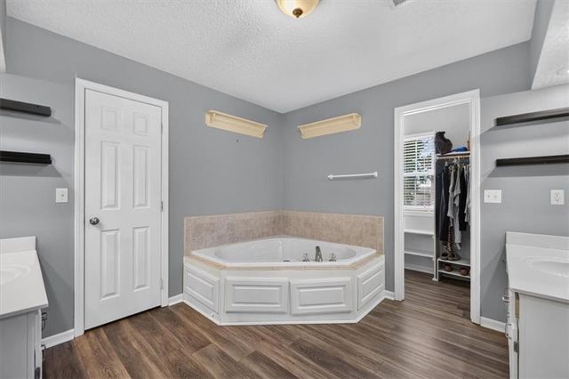420 Shannon Avenue, Smithville, MO 64089