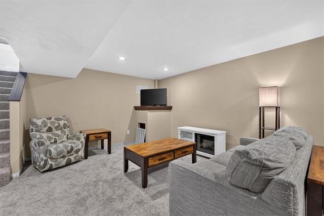 420 Shannon Avenue, Smithville, MO 64089