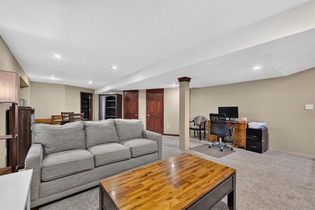 420 Shannon Avenue, Smithville, MO 64089