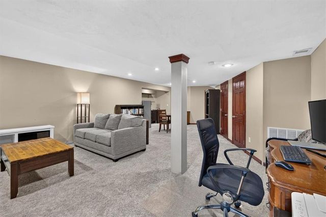 420 Shannon Avenue, Smithville, MO 64089