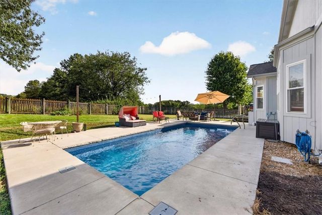 420 Shannon Avenue, Smithville, MO 64089