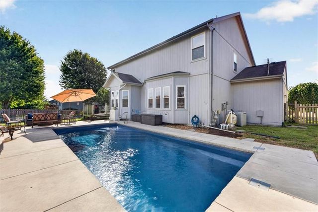 420 Shannon Avenue, Smithville, MO 64089